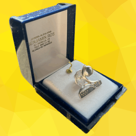 Pin de plata logo de AMEB